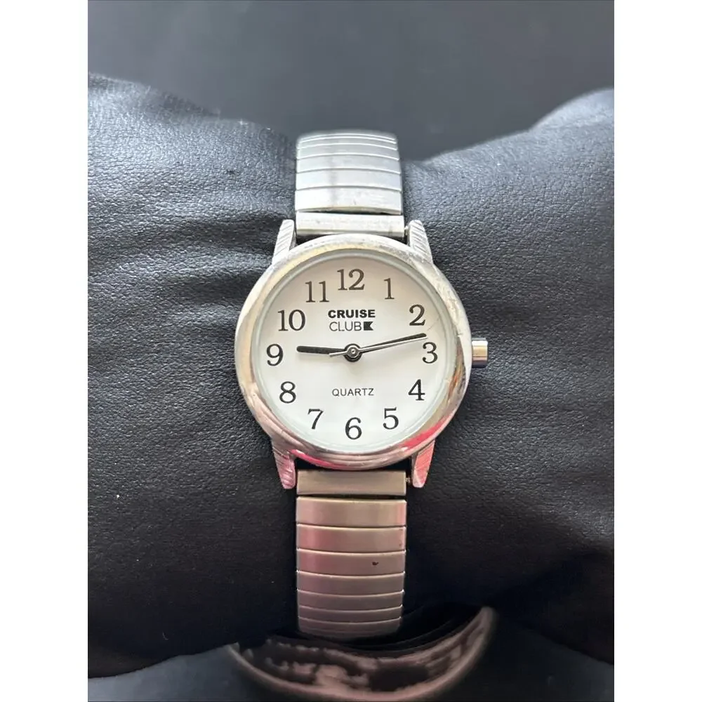 Cruise Club Silver Tone Women’s Stretch Band Quartz Watch